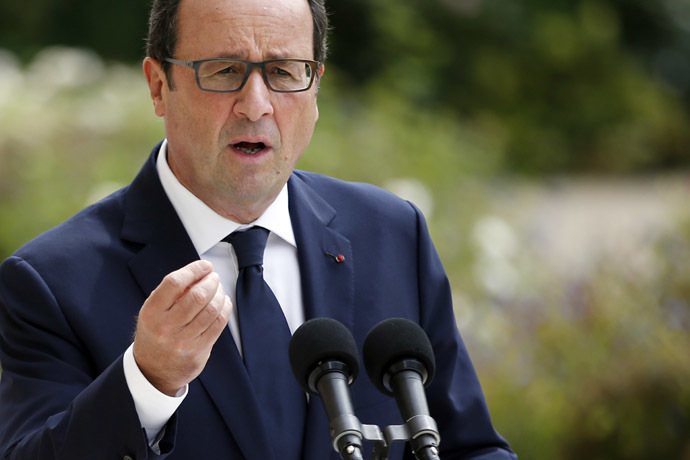 French President Francois Hollande gives a press conference on August 30, 2014 after meeting of center-left leaders at the Elysee presidential palace in Paris. (AFP Photo/Kenzo Tribouillard)