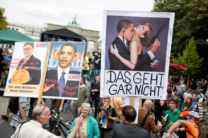 A demonstrator holds a placard depicting German chancellor's Angela Merkel and US President Barck Obama reading "That does not work" (Das geht gar nicht) during a demonstration against governmental surveillance on August 30, 2014 in Berlin. (AFP/DPA)