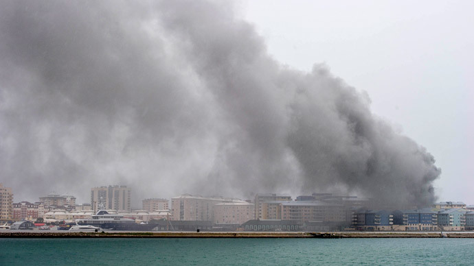 Smoke billows from Gibraltar's power plant following an explosion, in Gibraltar on April 20, 2014.(AFP Photo / Marcos Moreno)
