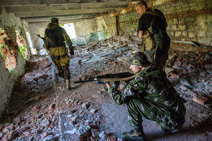 Militiamen during a scout operation by Donetsk airport. (RIA Novosti/Andrey Stenin)