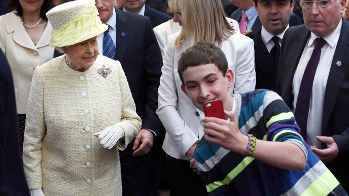 Queen not amused by mobile phones