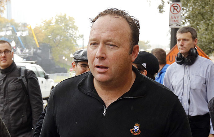 Radio talk show host and Infowars.net founder Alex Jones (C) (Reuters / Jim Bourg)