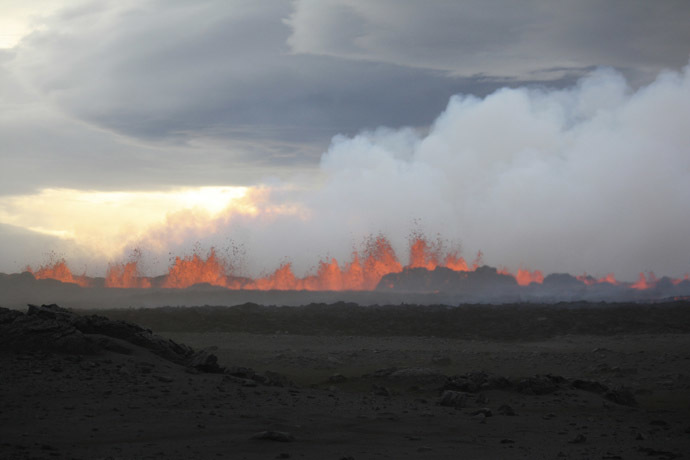 The lava flows on the ground after the Bardabunga volcano erupted again on August 31, 2014. (Reuters/Armann Hoskuldsson)