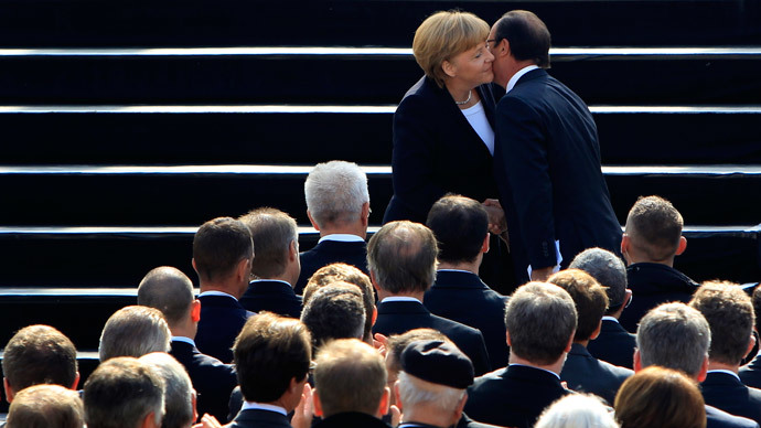France's President Francois Hollande (R) and Germany's Chancellor Angela Merkel.(Reuters / Michaela Rehle )