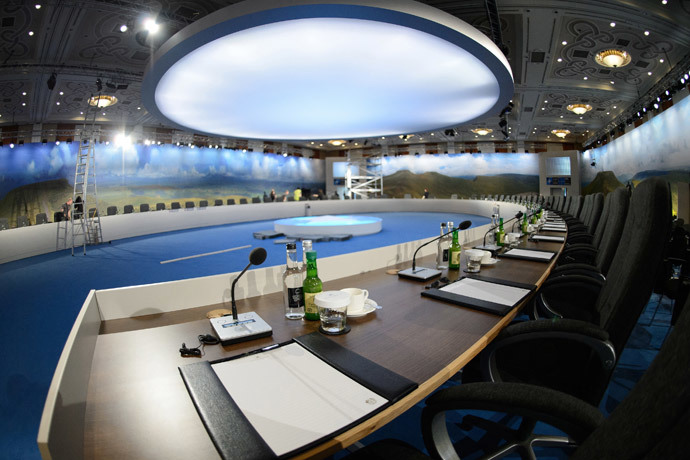 Final preparations are made to the main conference room in the Celtic Manor Hotel, ahead of the NATO summit, in Newport, Wales, September 3, 2014.(Reuters / Leon Neal)