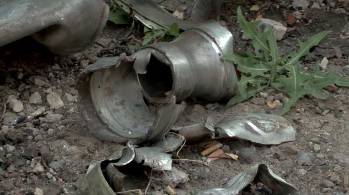 An unexploded shell in the city of Donetsk, eastern Ukraine (screenshot from RT)