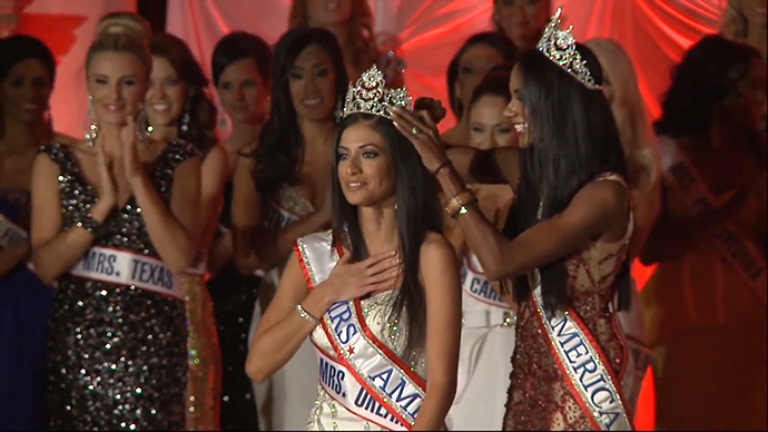 Mrs. America-2014 Crowning Moment (Still from a YouTube video uploaded by Gary McLaughlin)