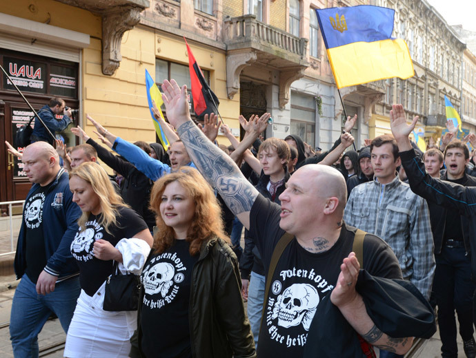 Ukrainian ultra-nationalists salute as they march in the center of the western city of Lviv.(AFP Photo / Yuriy Dyachyshyn)