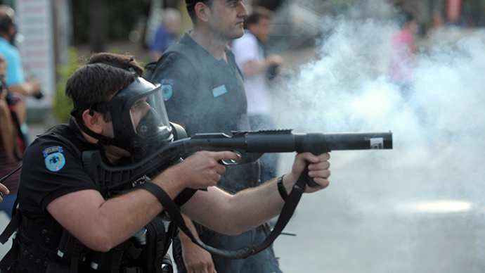 Tear gas in Istanbul as hundreds rally over construction worker deaths (PHOTOS, VIDEO)