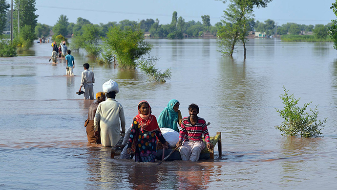 Monster floods kill over 400 in India, Pakistan (PHOTOS)