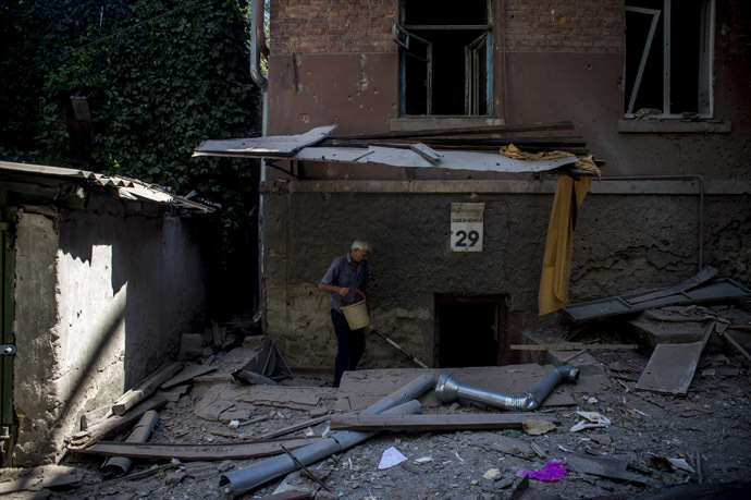 A man going down to the basement of a building damaged during an artillery attack by the Ukrainian Security Forces in Lugansk. (RIA Novosti/Valeriy Melnikov)