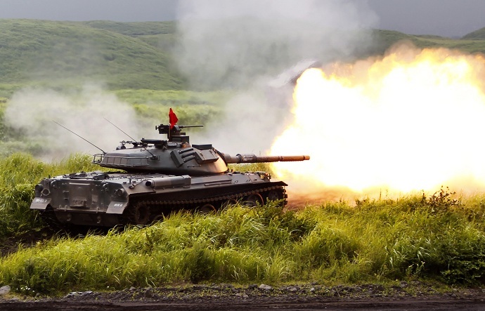 A Japanese Ground Self-Defense Force Type 74 armoured tank fires during an annual training session (Reuters/Yuya Shino)