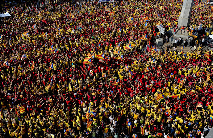 Catalans holding Catalan independentist flags (Estelada) gather on Passeig de Gracia during celebrations of Catalonia National Day (Diada) in Barcelona on September 11, 2014. (AFP Photo/Josep Lago)