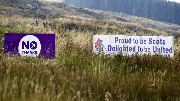  Pro-union banners are placed in a field in Jedburgh, on the Scottish border with England, on September 11, 2014, a week ahead of Scotland's independence referendum. (AFP Photo/Lesley Martin)