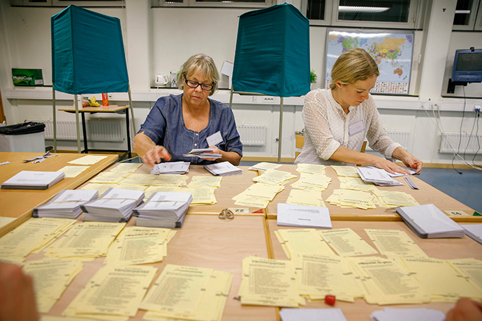 Votes are counted in constituency Katarina 11, after the polling stations were closed, during the Swedish general elections in Central Stockholm, September 14, 2014 (Reuters / Fredrik Persson)