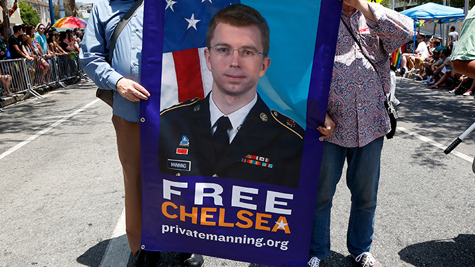 Chelsea Manning on the Islamic State: 'ISIS cannot be defeated by bombs and bullets'