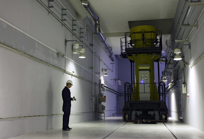 Demonstrating the work of the spent fuel storage of the Mining and Chemical Plant. (RIA Novosti/Alexandr Kryazhev)