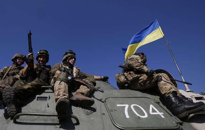 Ukrainian servicemen ride on an armoured vehicle near the eastern Ukrainian town of Pervomaysk, September 17, 2014. (Reuters/David Mdzinarishvili)