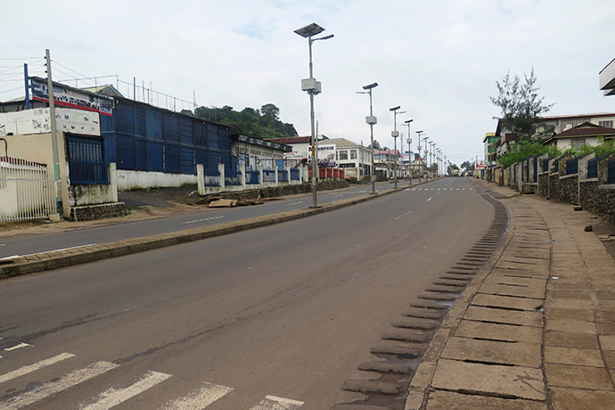 An empty street is seen at the start of a three-day national lockdown in Freetown September 19, 2014 (Reuters / Umaru Fofana)