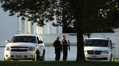 Man jumps White House fence, kicks dog, causes lockdown