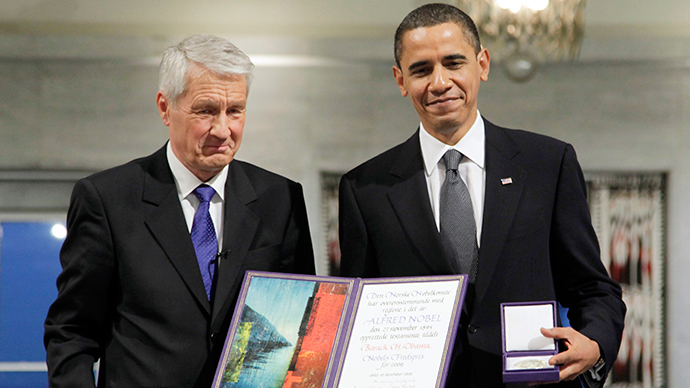 ARCHIVE PHOTO: U.S. President and Nobel Peace Prize laureate Barack Obama holds up his medal and diploma as he poses with Nobel Committee Chairman Thorbjorn Jagland at the Nobel Peace Prize ceremony at City Hall in Oslo December 10, 2009 (Reuters / John McConnico)