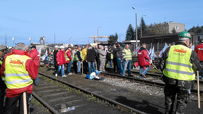 Polish miners call off Russian coal blockade after Warsaw pledges industry support