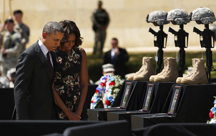U.S. President Barack Obama and first lady Michelle Obama pay their respects for the slain soldiers at the conclusion of memorial service at Fort Hood in Killeen Texas April 9, 2014. (Reuters/Kevin Lamarque)