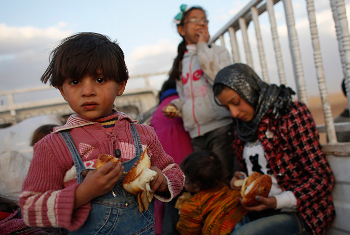 Kurdish Syrian refugees stand in a truck at the Turkish-Syrian border near the southeastern town of Suruc in Sanliurfa province September 25, 2014.(Reuters / Murad Sezer)