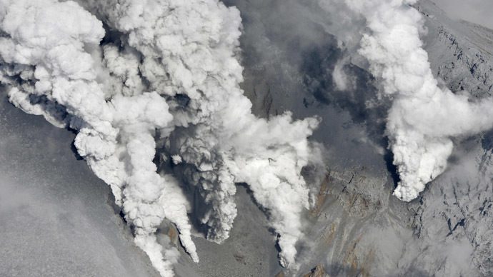 Volcano erupts in central Japan, dozens injured (VIDEO, PHOTOS)