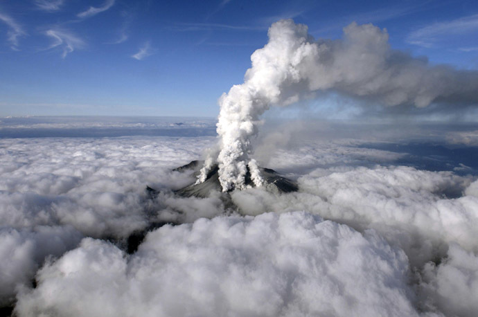 Volcanic smoke rises from Mount Ontake, which straddles Nagano and Gifu prefectures, central Japan, September 27, 2014, in this photo taken and released by Kyodo. (Reuters/Kyodo)