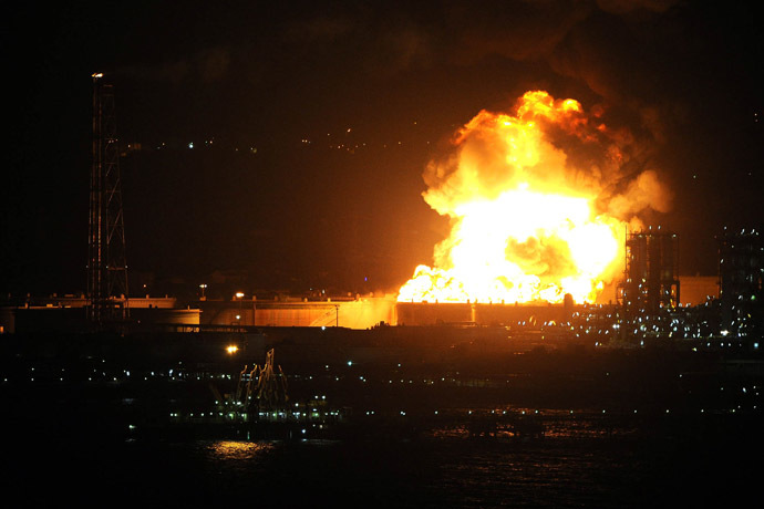 Flames arise after a fire broke out at the Mediterranean Refinery of Milazzo, one of most important in southern Italy, in Milazzo, near Messina on Sicily Island on September 27, 2014. (AFP Photo/Giovanni Isolino)