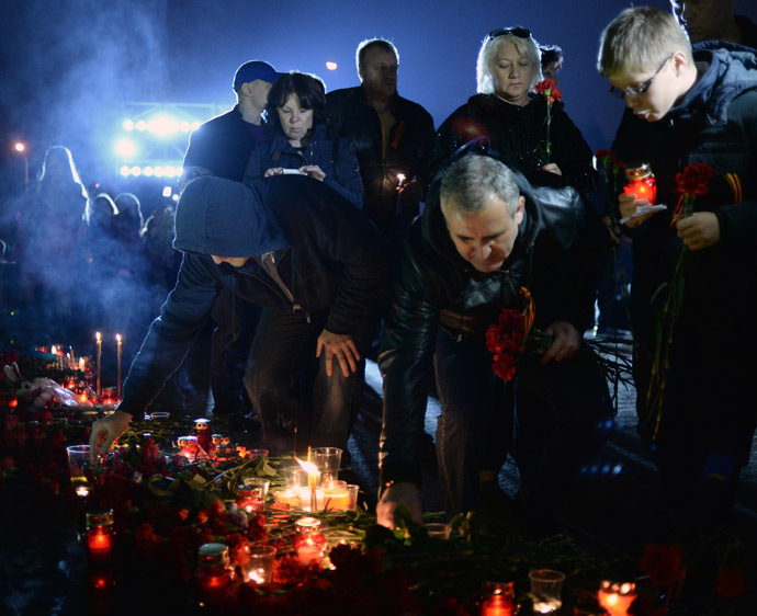 Participants of a memorial rally "Donetsk: Innocent victims" held on Moscow's Poklonnaya Gora. (RIA Novosti/Valeriy Melnikov)