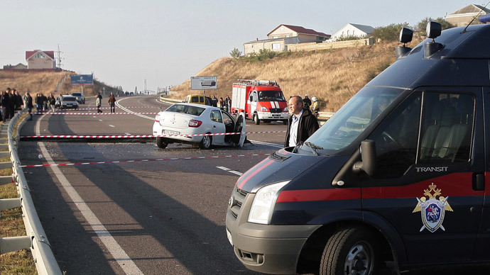 Car falls into monster 8-meter-wide sinkhole in Crimean road, 6 dead ...