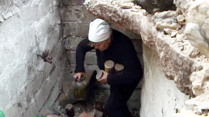 A resident of Khryashchevatoe village, Lugansk region.(Screenshot from RT video)