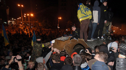 ‘Almost lynching’: Radicals attack Ukrainian officials, throw into trash bins