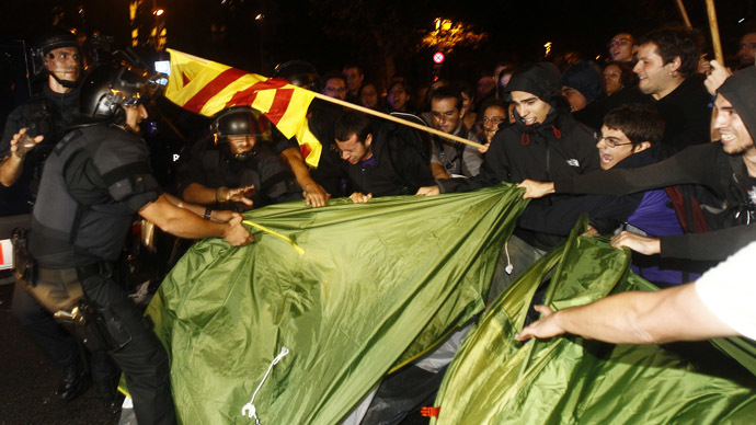 Scuffles as Catalonia erupts in protests over Nov. 9 referendum ban (PHOTOS)
