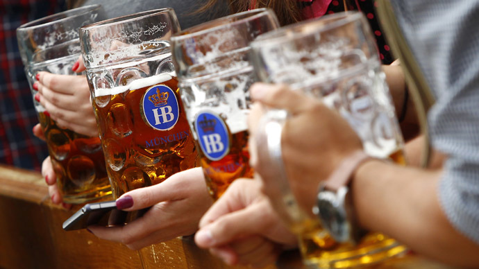 ​Drug & alcohol addicts in German city get free beer, cash for cleaning