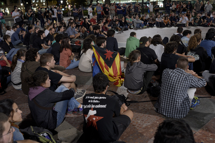 Students sit in a makeshift campsite on Catalonia square as they protest Spain's constitutional court ruling stopping Catalonia from holding an independence referendum, in Barcelona on October 2, 2014. (AFP Photo / Josep Lago)