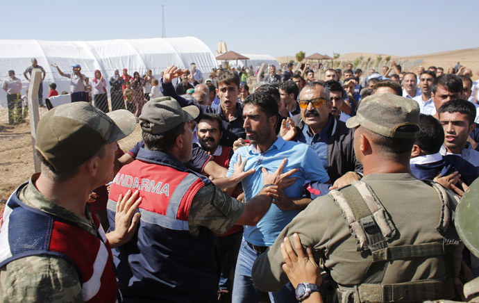 Turkish soldiers try to prevent Turkish Kurdish protesters to march to the Mursitpinar border crossing on the Turkish-Syrian border in the Turkish town of Suruc in southeastern Sanliurfa province October 4, 2014. (Reuters/Murad Sezer)