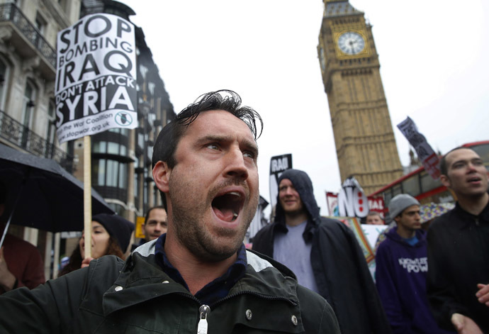 Demonstrators march through London to protest British air strikes against Islamic State in Iraq, October 4, 2014. (Reuters/Luke MacGregor)