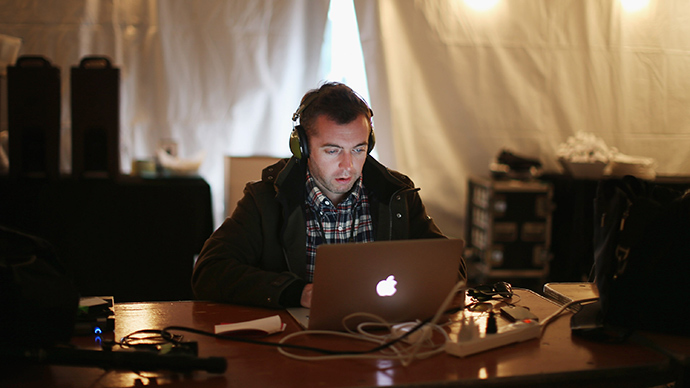 American journalist Michael Hastings reports from the Obama campaign trail the day before the general election November 5, 2012 in Des Moines, Iowa (AFP Photo / Chip Somodevilla)