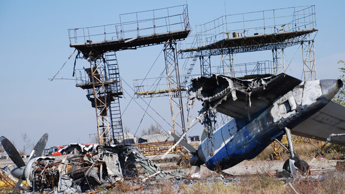 A burned plane at Donetsk airport.(RIA Novosti / Gennady Dubovoy)