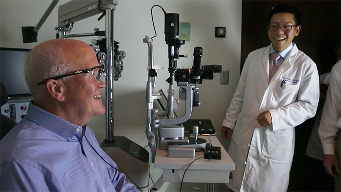 ‘Bionic eye’ helps blind man see again after 33 years (VIDEO)