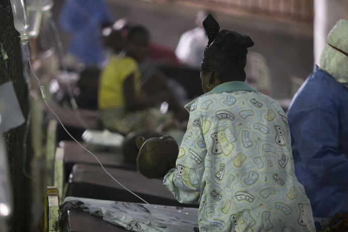 Patients being treated for Ebola are pictured at the Island Clinic in Monrovia, September 30, 2014. (Reuters/Christopher Black)