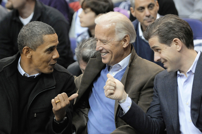 U.S. President Barack Obama (L-R), Vice President Joe Biden and Biden's son Hunter Biden. (Reuters/Jonathan Ernst)