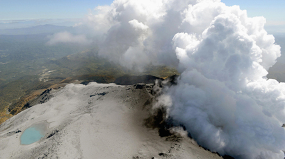 Largest Japanese active volcano spews ash and rocks, disrupts flights (PHOTOS, VIDEO)