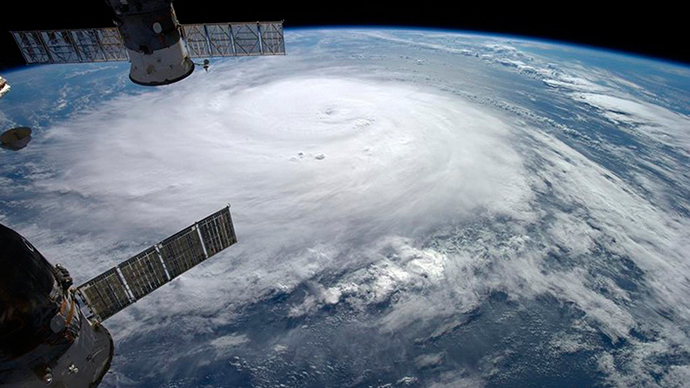 Hurricane Gonzalo hit Bermuda, leaves 29,000 without power (VIDEO)