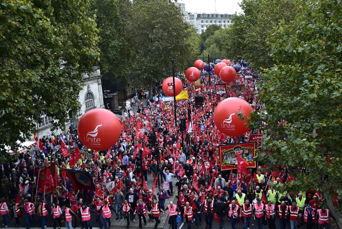 Thousands of protestors march along Victoria Embankment in central London, October 18, 2014. (Reuters / Toby Melville)
