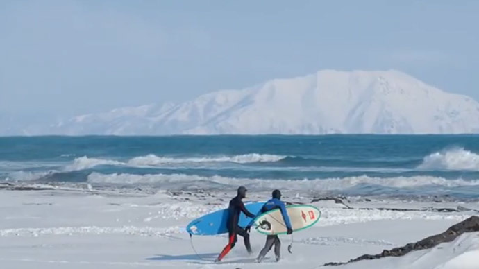 Winter surfing, Russian style: Daredevils conquer Russia’s Pacific coast (VIDEO, PHOTOS)