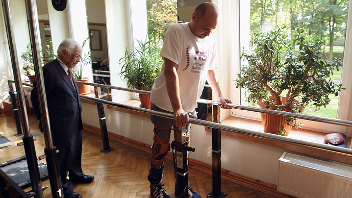 ​Paralyzed man walks again thanks to UK-funded tech